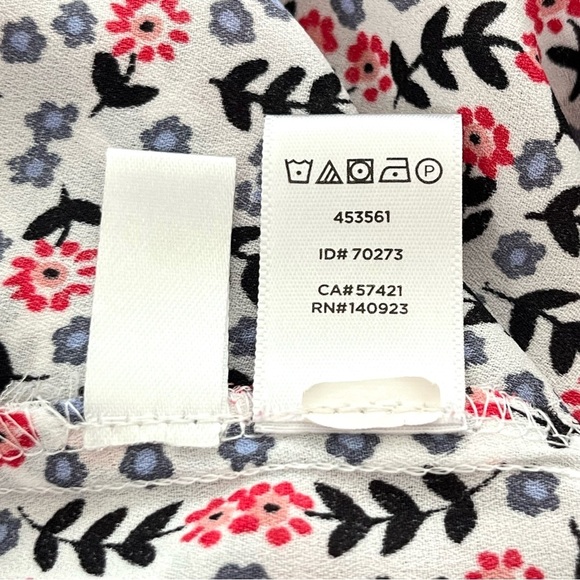 Loft Women’s Long-Sleeved White w/Red Floral Print Banded Collar Size Medium - Picture 9 of 10